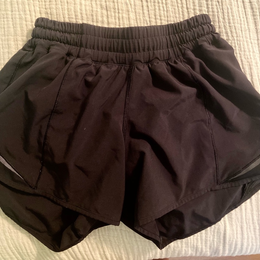 lululemon black hotty hot shorts